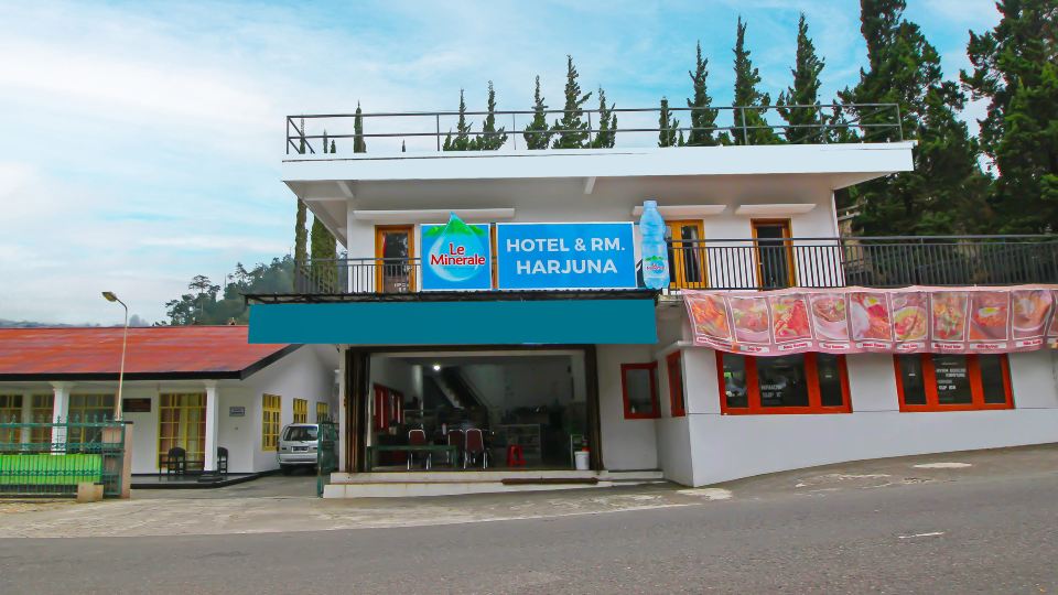 OYO 92533 Harjuna Guest House