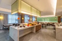 Atour X Hotel, Gongbei Port High-speed Railway Station - parking