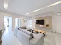 Restful Respite Tanjung Aru Inifnity Pool 2BR Отели в г. Танджунг Ару