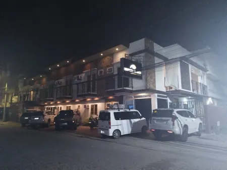 LIVEWIRE PLANET SUITES Отели рядом с достопримечательностью «Tropicana Beach Resort»