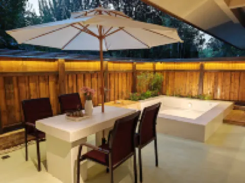 竹風堂溫泉度假飯店（西安詩經裡店） 自香閣附近的飯店