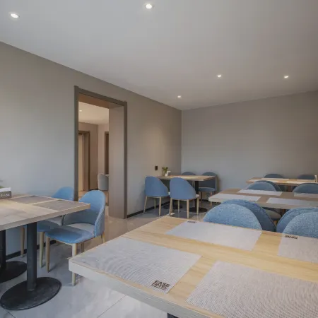 Ease Hotel (Dehui West Station New Oriental Shopping Center)