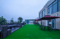 Ramada Encore Hotel (Changan) Hotels near Weiyuan Park