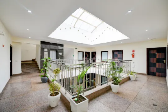 Hotel Square Plaza -Near IGI Airport Terminal 3