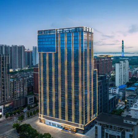 JiuJiang Happy City Yangtze River Avenue Atour Hotel