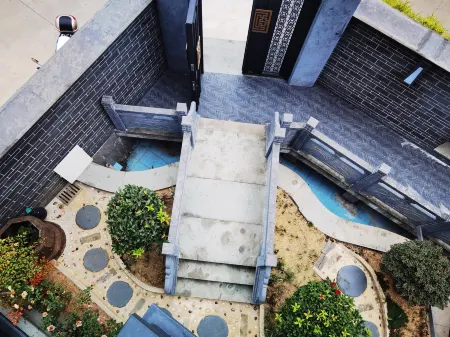 No. 9 Courtyard Homestay (Qimen HSR South Station) Отели в г. Цимэнь