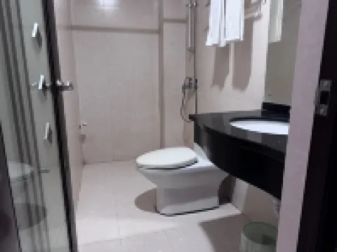 Yangguang Hotel (Rongzhen Road)