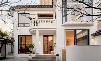 Dali Anyin·Autumn Hotel