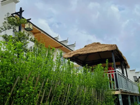 Bamianshan Huaxin Homestay Отели рядом с достопримечательностью «Bamian Mountain»