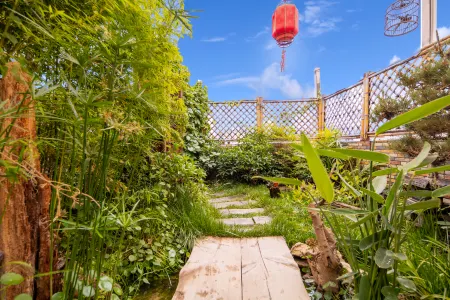 Solitude art inn Отели рядом с достопримечательностью «Wumu Gate»