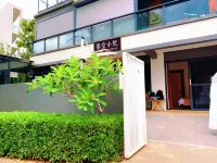 Xinkong Courtyard (Fuxian Lake Starry Town)