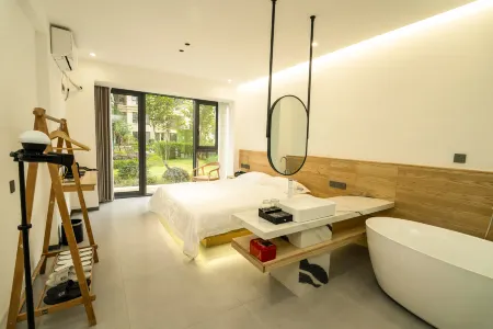 Bainianli Jingjing Homestay (Cun Chao Football Field) Отели рядом с достопримечательностью «Zaidang Dongzhai»