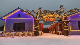 Xuegu Xueyaoju Chinese Inn (Snow Town Scenic Area)
