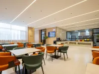 GreenTree Inn Hotel（Longxing Road Store on the West Bank of the Canal） โรงแรมในจี่หนิง