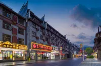 Fenghuang Huihua Holiday Fashion Hotel