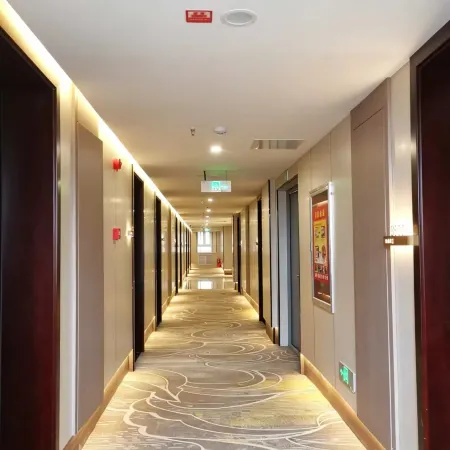 Redwood Hotel