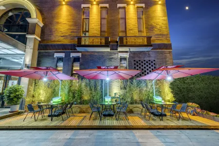 Yingxiangcheng Hotel (Tianjin Ancient Culture Street Gulou Subway Station) Отели рядом с достопримечательностью «Constellation Viewing Platform»
