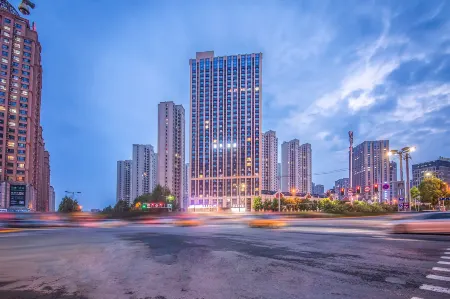 Mercure Hotel Harbin Railway West Station Wanda Plaza Отели рядом с достопримечательностью «Heilongjiang University»