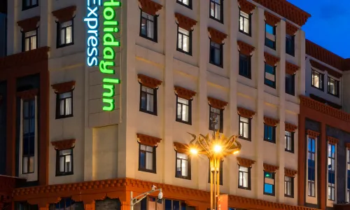 Holiday Inn Express LiTang no. 318 national highway