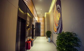 IU Hotel (Yibin Nanxi Sports Center)