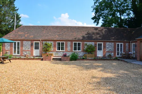 Stonehenge Cottages Hotels in Woodford