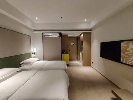 Empark Grand Hotel Kunming Отели рядом с достопримечательностью «Kunming University»