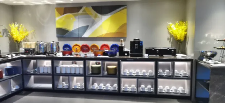 Homeinn Selected Hotel (Guangzhou Yong Qing Fang LiWanHu GongYuan Dian) Отели рядом с достопримечательностью «Guangzhou Sports Center for the Youth»