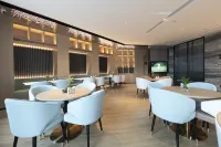 Jiaxing Nanhu Lake yaohan Atour Hotel