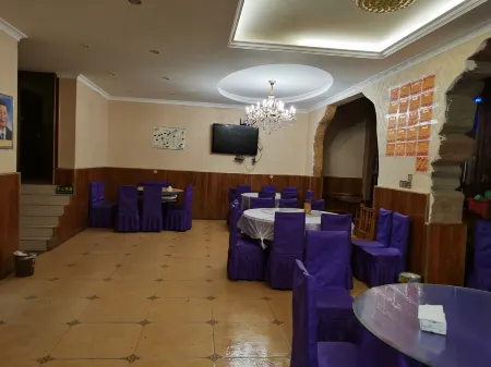 Wolongshoumorenjiakezhan Отели рядом с достопримечательностью «Wolong Town»