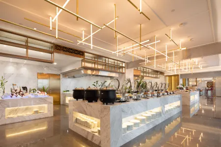 Pinghu Overseas Chinese Hotel Отели рядом с достопримечательностью «Jiaxing University Pinghu Campus»