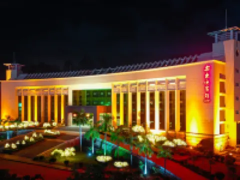 เกสต์เฮาส์เลอตง (สถานีรถไฟความเร็วสูง) โรงแรมในเลอตง