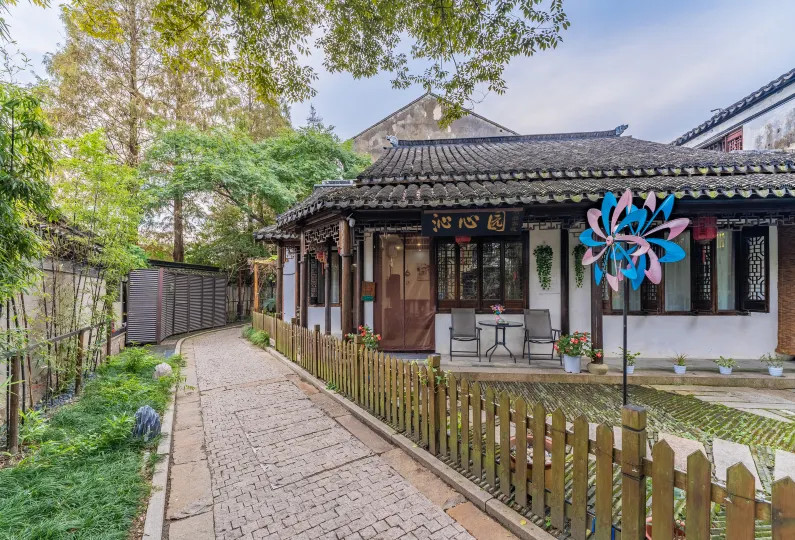 Qinxin Garden Inn in Zhouzhuang Ancient Town