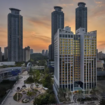 Staz Hotel Premier Dongtan Отели рядом с достопримечательностью «Станция метро Mangpo»