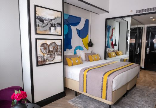 수라 호텔 수영장