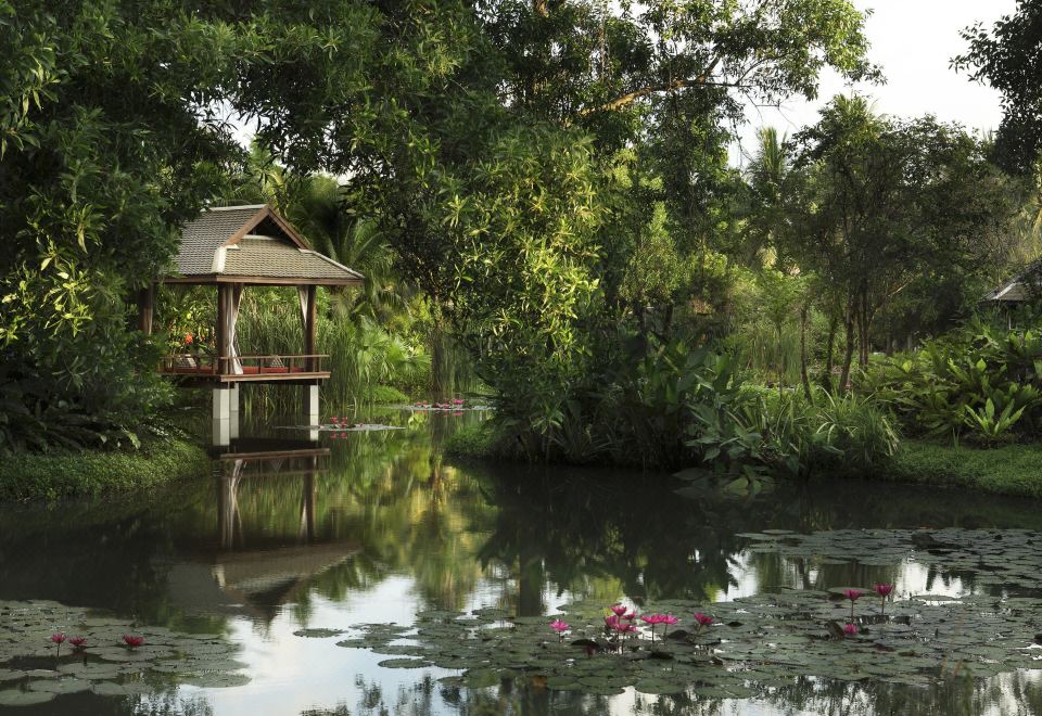 아난타라 해변 일몰