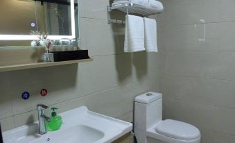 Pebble Hotel (Taiqian Jinshui Road Mobile Company)