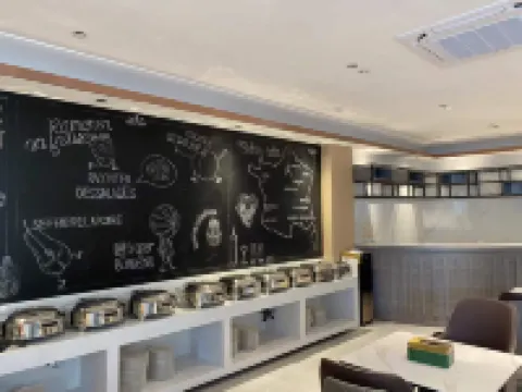 Campanile Hotel (Zhaotong Youth Road Financial Center Store)