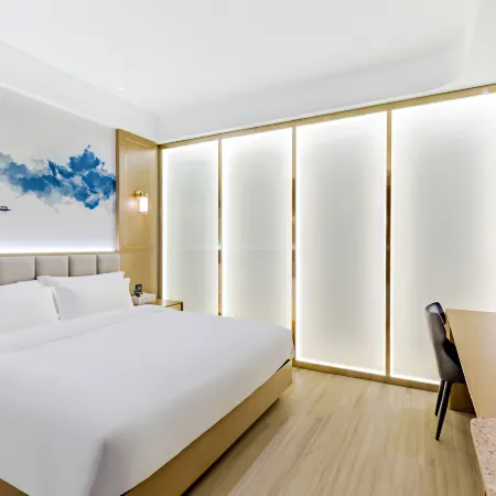 Qingmu Platinum Hotel (Ma'anshan East High-speed Railway Station Cihuhe Road)