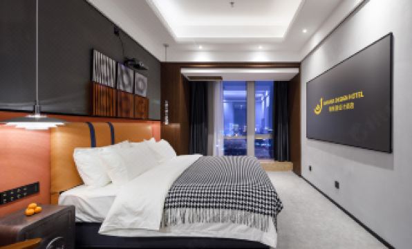 Banana Design Mansion