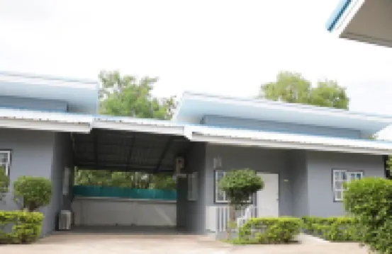 The Money Inn Hotel berhampiran Wat Ta Klong Si Peung