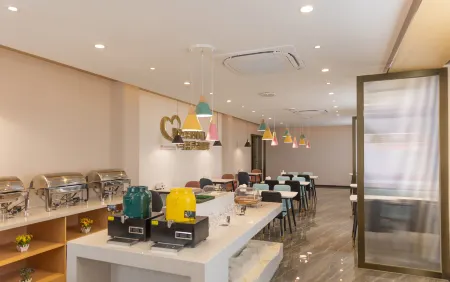 Manfeng Four Seasons Plus Hotel (Binyang Phoenix Lake Park Liwo Plaza Branch) Отели рядом с достопримечательностью «Binyang Gymnasium»