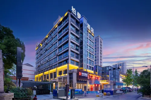 Borrman Hotel (Zhijiang Guomao Qixing Square) Hotels in Zhijiang