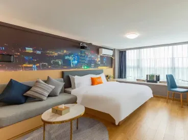 Kalman International Apartment (Guangzhou Huangpu Nanhai Temple Metro Station)