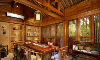 Qionghai Xibo Crane Shadow Hotel