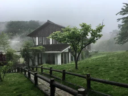 Yunhe terrace in Lishui Отели в г. Юньхэ