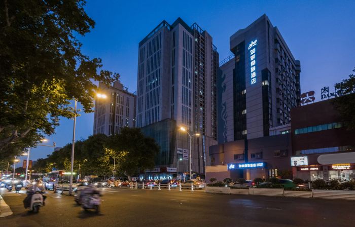 Home Inn (Zhenjiang Suning Plaza Yongan Road Food Street)