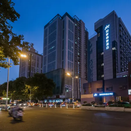 Home Inn (Zhenjiang Suning Plaza Yongan Road Food Street)