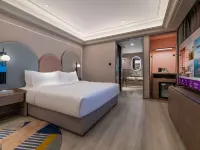 Mercure Nanjing Hongshan Zoo Hotels near Nanjing Hongshan Forest Zoo
