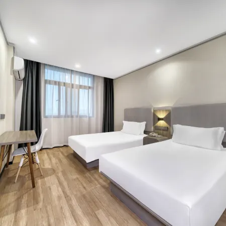 Yunqi Hotel (Ningbo University Road Lin Market)