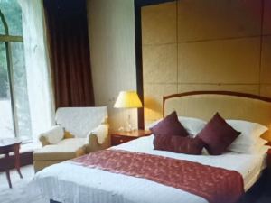 Yining Plaza Hotel